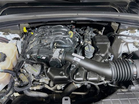 Used 2023 Jeep Grand Cherokee Limited image 27