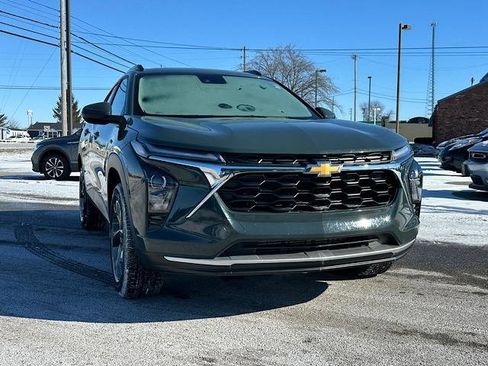 Used 2025 Chevrolet Trax LT w/ Sunroof Package image 10