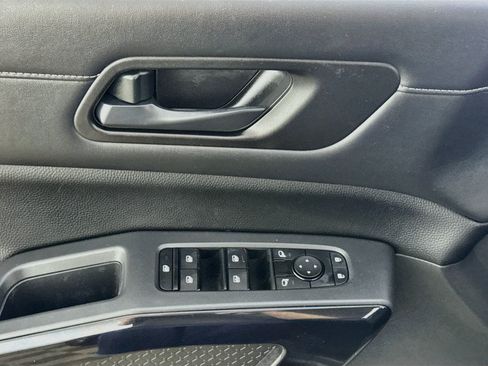 Used 2024 Nissan Pathfinder S AWD/4WD image 19