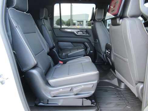 Used 2025 GMC Yukon XL Elevation w/ Elevation Premium Package AWD/4WD image 35