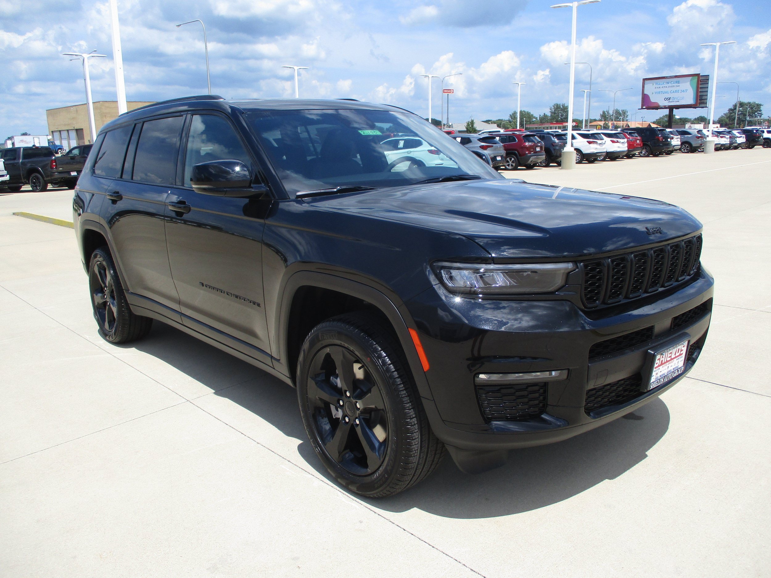 Used 2025 Jeep Grand Cherokee L Limited w/ Black Appearance Package AWD/4WD image 8