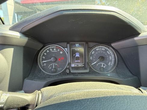 Used 2022 Toyota Tacoma TRD Off-Road AWD/4WD image 10