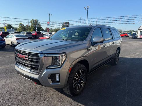 Used 2023 GMC Yukon XL AT4 w/ AT4 Premium Package AWD/4WD image 11