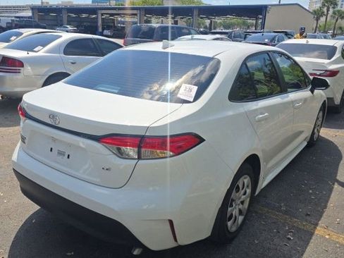 Used 2025 Toyota Corolla LE image 2