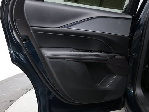 Used 2024 Cadillac Lyriq Tech RWD image 27