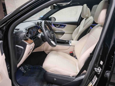 Used 2024 Mercedes-Benz GLC 300 4MATIC image 24