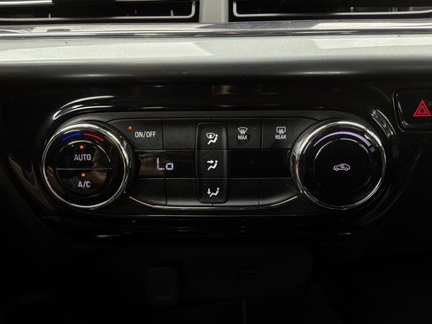 Used 2025 Chevrolet Trax LT FWD image 24
