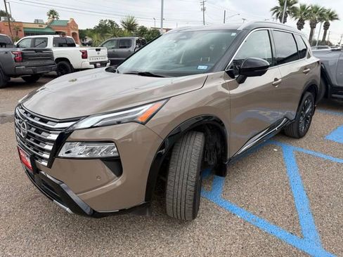 Certified 2024 Nissan Rogue Platinum FWD image 4
