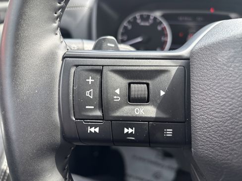 Used 2025 Nissan Rogue SV AWD/4WD image 19