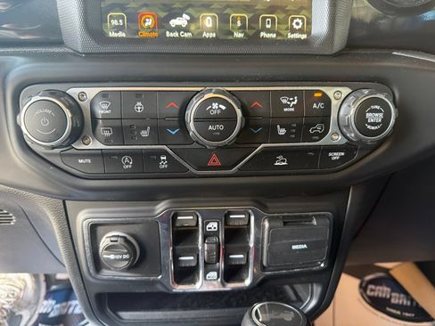 Used 2023 Jeep Wrangler Unlimited Sahara AWD/4WD image 14