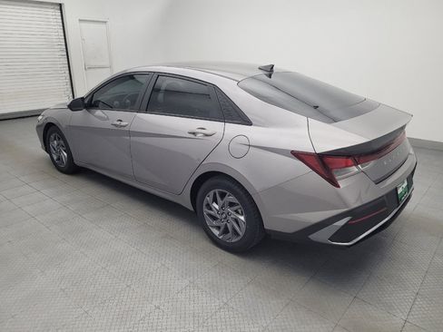 Used 2024 Hyundai Elantra SEL FWD image 3