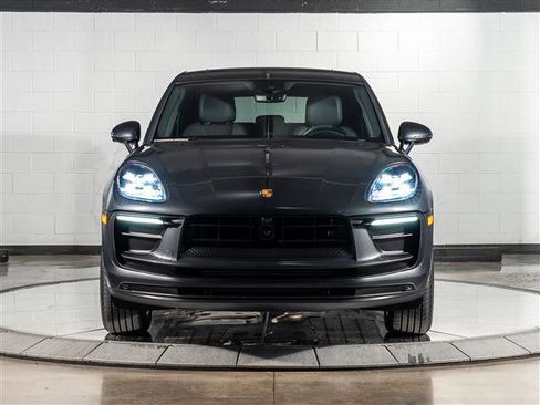 Used 2025 Porsche Macan image 6
