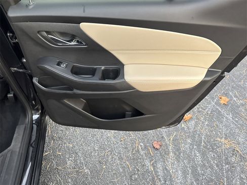 Used 2022 Chevrolet Traverse LS image 18