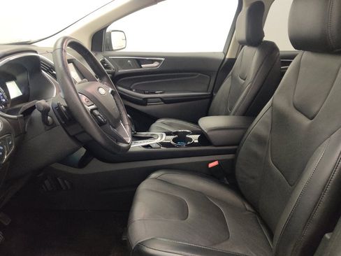 Used 2018 Ford Edge Titanium w/ Technology Package FWD image 17