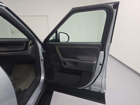 Used 2024 Rivian R1S Adventure AWD/4WD image 18