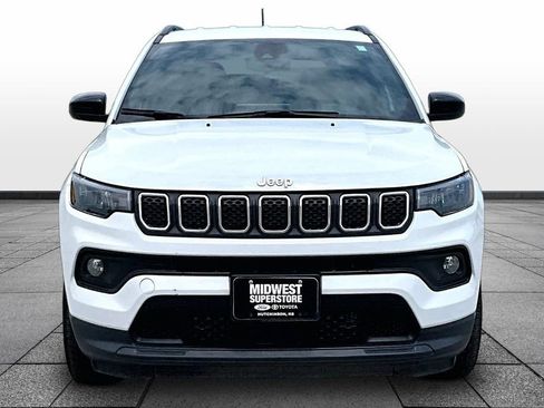 Used 2024 Jeep Compass Latitude AWD/4WD image 3