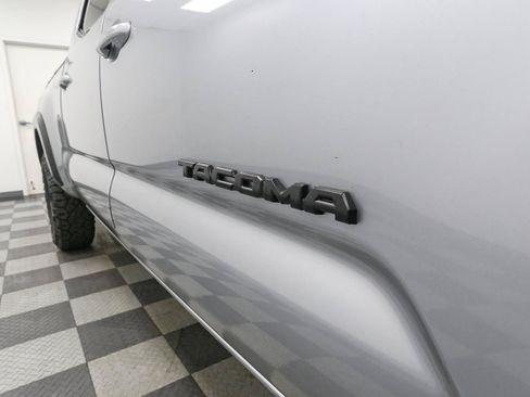 Used 2022 Toyota Tacoma TRD Off-Road w/ TRD Premium Off Road Package AWD/4WD image 9