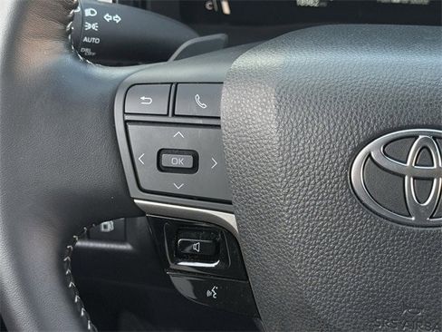 Used 2025 Toyota Camry SE image 14