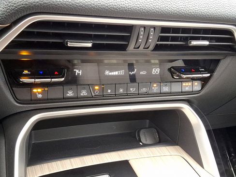 Certified 2024 MAZDA CX-90 Plug-In Hybrid w/ Premium Pkg image 19