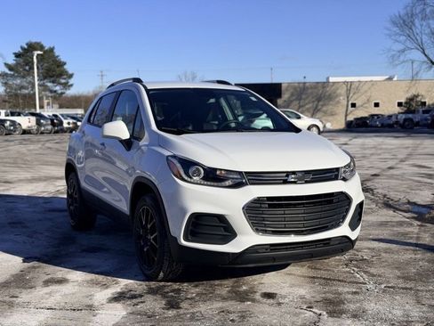 Certified 2022 Chevrolet Trax LT w/ Sport Edition image 3