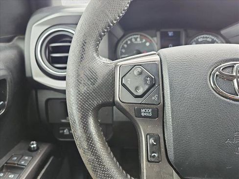 Used 2017 Toyota Tacoma TRD Sport RWD image 21