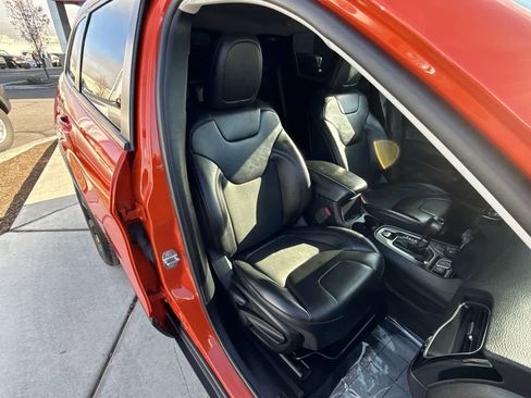 Used 2021 Jeep Cherokee Latitude Plus image 14