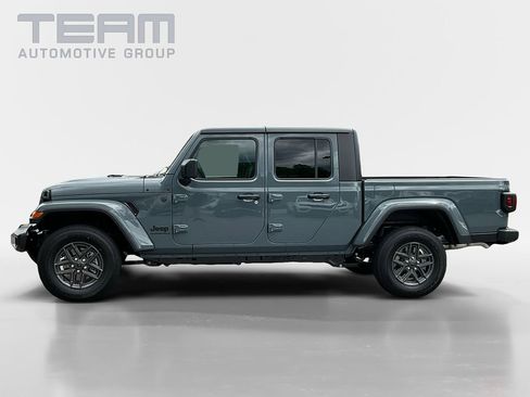 New 2025 Jeep Gladiator Sport image 4