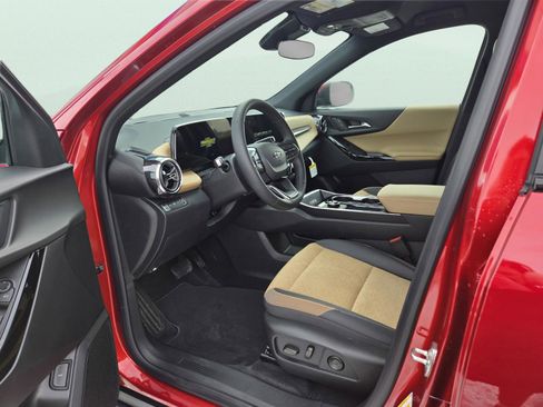 New 2026 Chevrolet Equinox ACTIV AWD/4WD image 3
