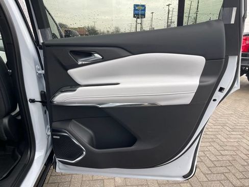 New 2026 Chevrolet Traverse High Country w/ LPO, Floor Liner Package FWD image 9