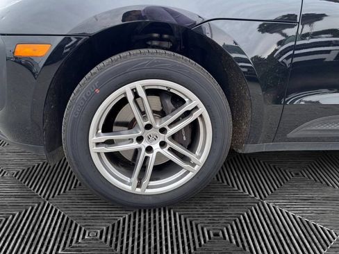 Used 2024 Porsche Macan AWD/4WD image 35