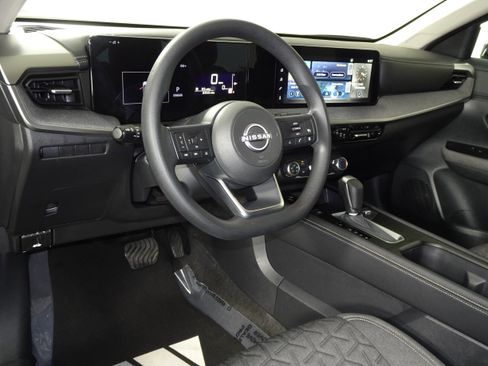 Certified 2025 Nissan Kicks SV image 31