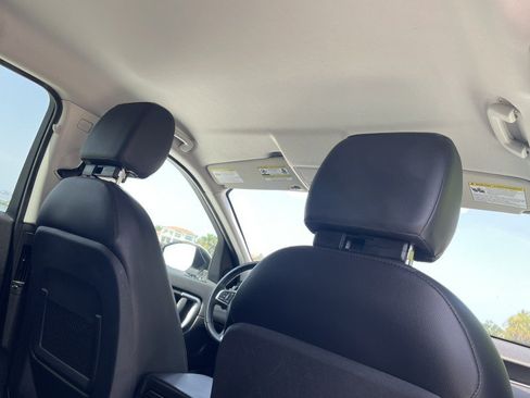 Used 2019 Land Rover Discovery Sport SE AWD/4WD image 9