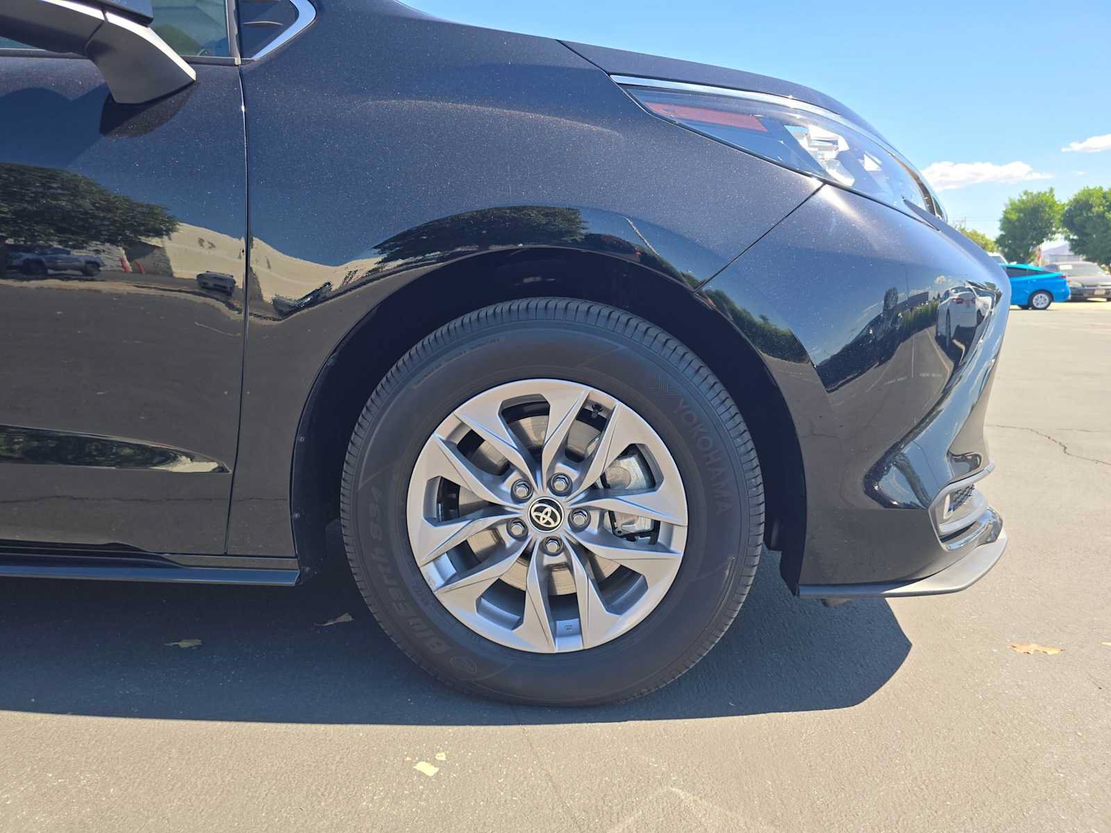 Certified 2026 Toyota Sienna XLE FWD image 9