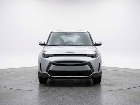 Used 2025 Kia Soul LX w/ LX Technology Package image 2