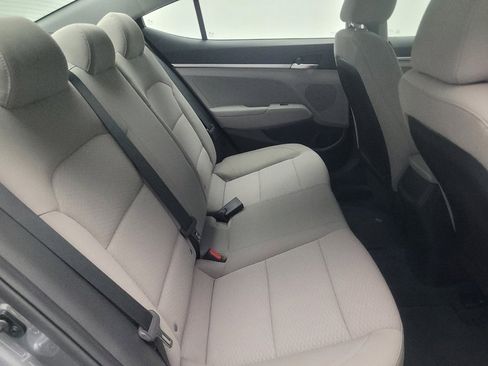 Used 2019 Hyundai Elantra SE FWD image 19
