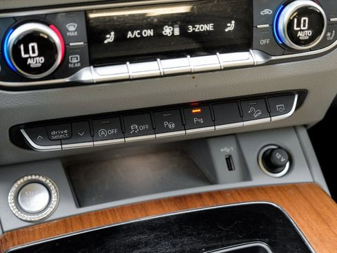 Used 2022 Audi Q5 2.0T Prestige w/ Prestige Package image 37