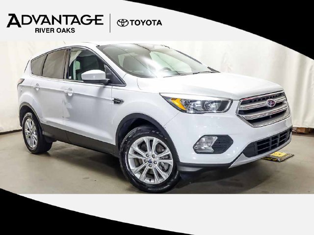 Used 2017 Ford Escape SE w/ SE Cold Weather Package AWD/4WD image 1