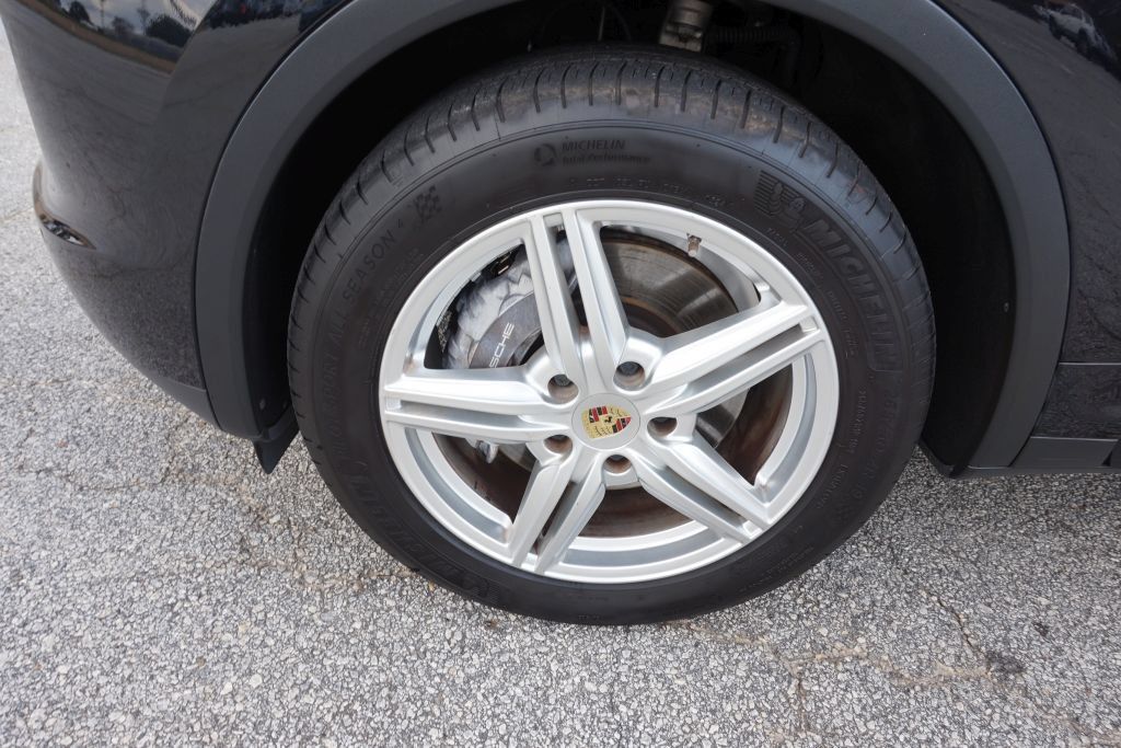 Used 2014 Porsche Cayenne Platinum Edition AWD/4WD image 12