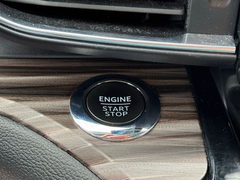 Used 2023 Ford Explorer Limited image 17