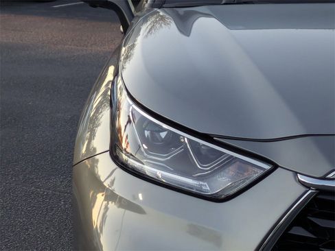 Certified 2025 Toyota Highlander Limited image 11