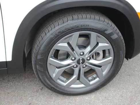 Certified 2024 Kia Seltos LX AWD/4WD image 16