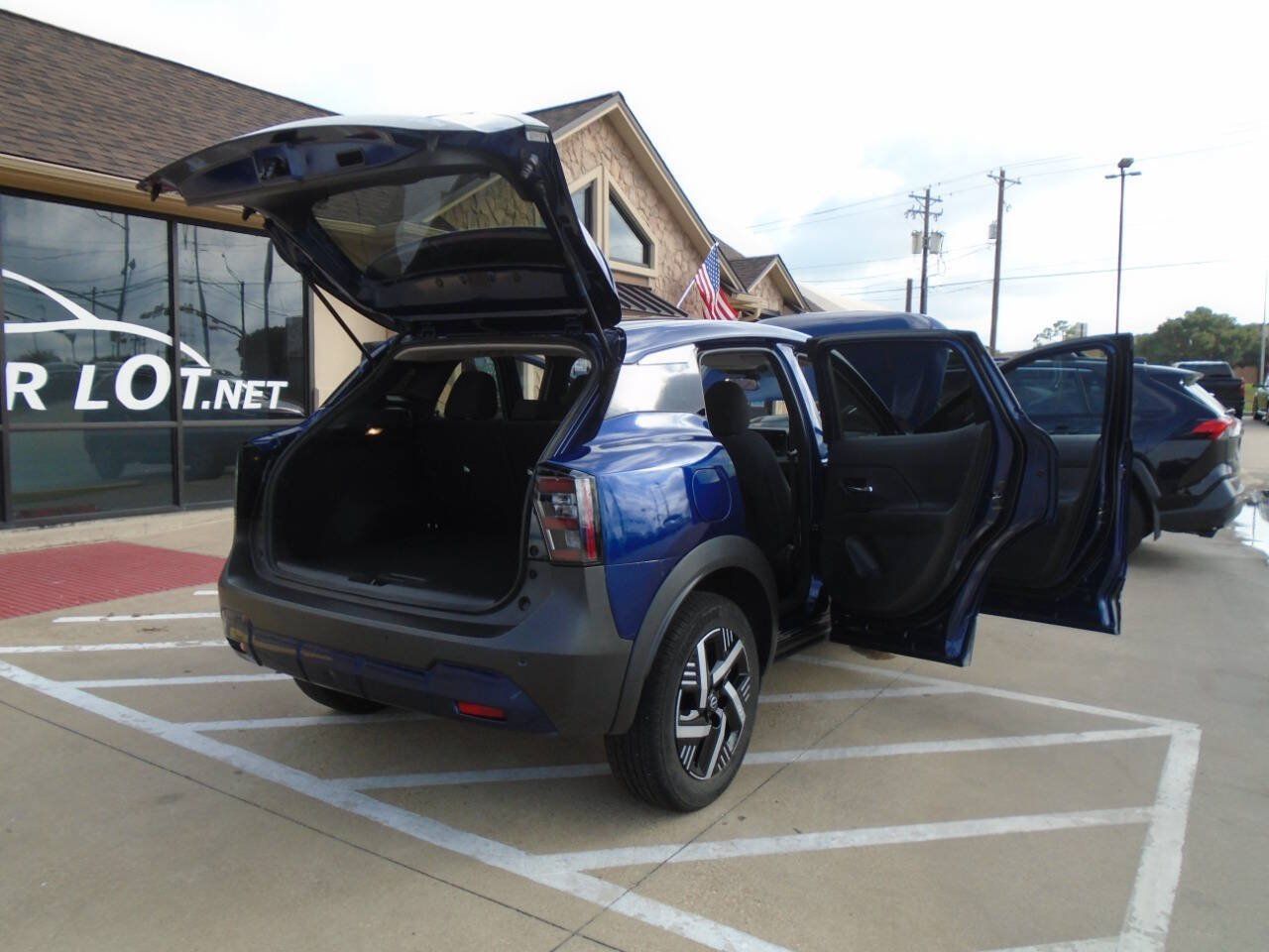 Used 2025 Nissan Kicks SV FWD image 22