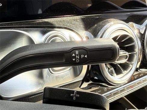 Used 2025 Mercedes-Benz GLB 250 4MATIC image 21