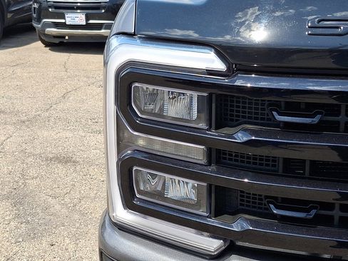 Used 2023 Ford F350 Lariat w/ Lariat Ultimate Package AWD/4WD image 9