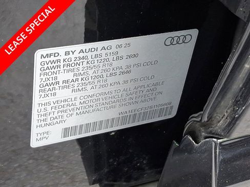 Certified 2025 Audi Q3 2.0T Premium Plus w/ Premium Plus Package AWD/4WD image 29