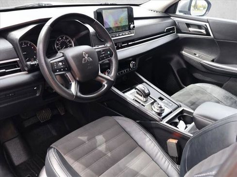 Used 2023 Mitsubishi Outlander SE AWD/4WD image 13