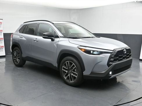 Used 2026 Toyota Corolla Cross XLE image 2