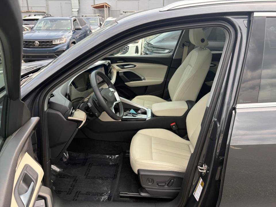 Used 2025 Audi Q5 Premium Plus w/ Premium Plus AWD/4WD image 30