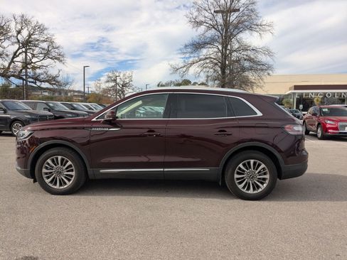 Used 2022 Lincoln Nautilus FWD w/ Premium Package image 6