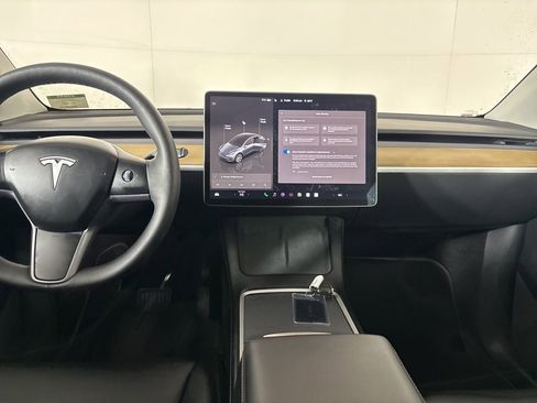 Used 2023 Tesla Model Y Long Range image 17